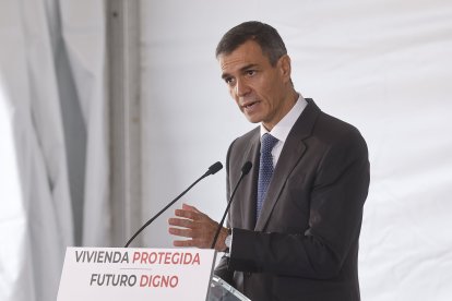 El presidente del Gobierno, Pedro Sánchez interviene en el acto de colocación de la primera piedra de las obras del desarrollo urbanístico Retamar de la Huerta, este martes.