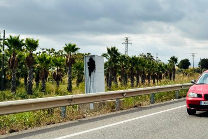 El radar está situado en el término de Riudoms i vigila que los vehículos no superen los 90 km/h