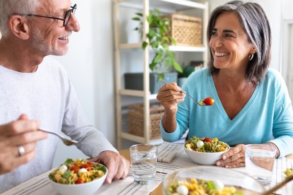 Una alimentación saludable para el corazón implica elegir frutas y verduras.