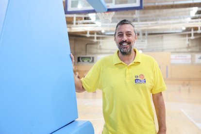 Jesús Muñiz atiende al Diari en el Pavelló de Salou.
