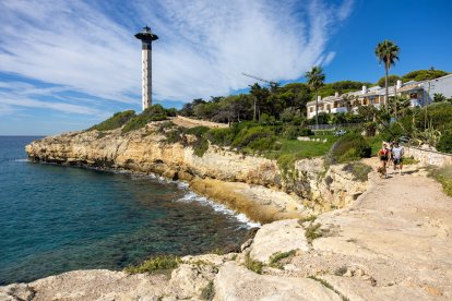El camino de ronda en la zona del faro.