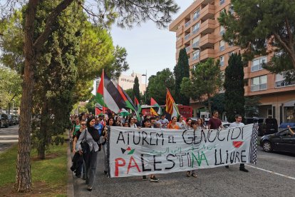 Los manifestantes en la avenida de Roma.