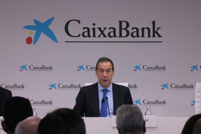 Fotografía de archivo del consejero delegado de CaixaBank, Gonzalo Gortázar, durante una rueda de prensa.