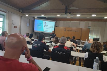 L'intendent Cases ha impartit una sessió a la Diputació.