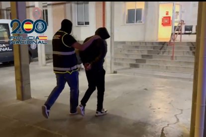 Imagen de uno de los detenidos por los disturbios en la final de la Copa del Rey