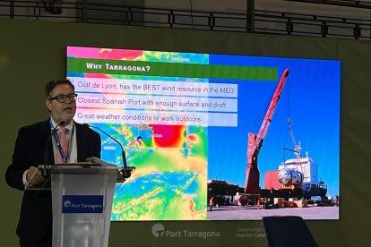 El presidente de la Autoritat Portuària de Tarragona, Santiago J. Castellà, durante su intervención.