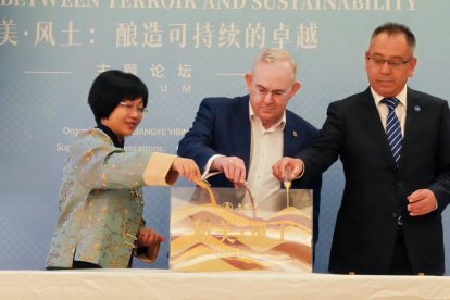 Miembros de WuLiangYe, EFQM y CAQ en la Caixabank Tarraco Arena, el miércoles