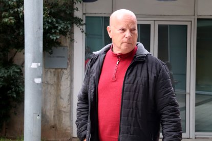 El padre de Rosa Peral, Francisco Peral, a la salida del juzgado de Vilanova i la Geltrú