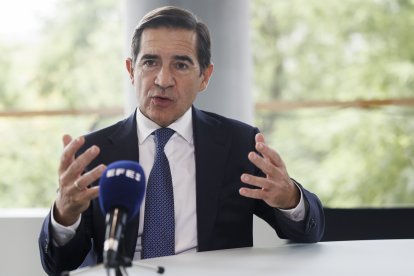 El presidente del BBVA, Carlos Torres, ha reconocido este viernes que le ha "sorprendido" el resultado final de la opa sobre el Banco Sabadell.
