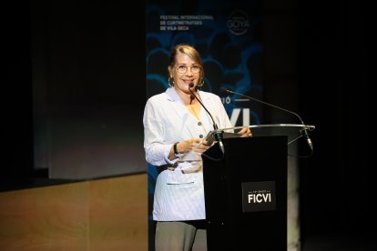 Emma Vilarasau ofrece su discurso de agradecimiento en el Celler de Vila-seca.