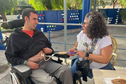 Javier Galera, junto a su madre.