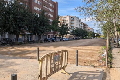 Desde este lunes no se puede aparcar ni cruzar el paso entre las calles Bertran y Andalusia.