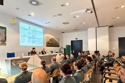 Los agentes han recibido una charla informativa en la Comandancia.