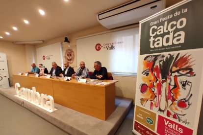 EL cartell de la 44a Gran Festa de la Calçotada s'ha presentat aquest dimarts, 21 d'octubre, a la Cambra de Comerç de Valls.