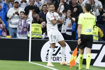 El delantero del Real Madrid Kylian Mbappé celebrando el 1-0.
