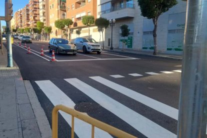 La nueva avenida se ha reabierto al tráfico rodado. En uno de los dos lados se ha activado el carril bici.