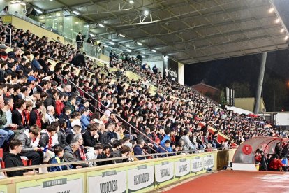 La afición del Reus en el Municipal en el duelo ante el Europa.
