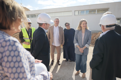 La consellera de Drets Socials, Mònica Martínez Bravo, de visita a Calafell.
