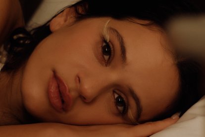 Imagen promocional de ‘Berghain’, primer adelanto del nuevo disco de Rosalía, ‘Lux’.