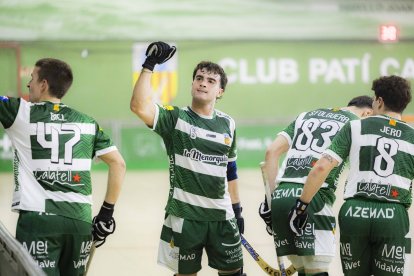 Domenech celebra un gol con el Calafell.