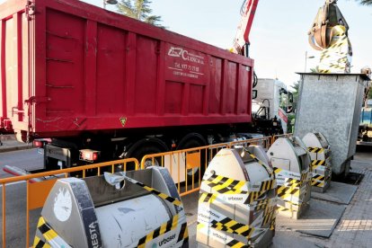 Urbaser empieza a retirar contenedores.