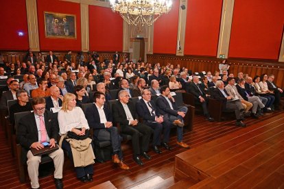 Asistentes al acto de conmemoración de los cincuenta años del Hospital de Santa Tecla como centro universitario, este miércoles en el Seminari de Tarragona