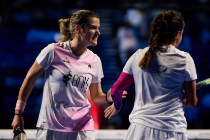 Ari Sánchez y Paula Josemaria son campeonas del mundo.