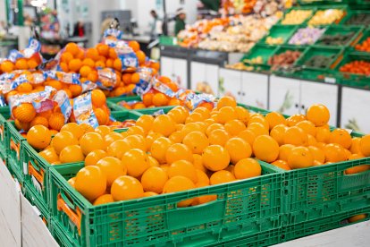 Naranjas expuestas en un Mercadona de Tarragona.