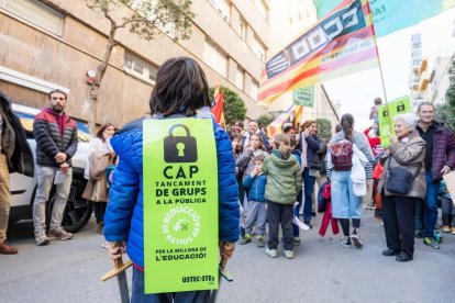 Una manifestación en Tarragona para pedir que no se cierren líneas.