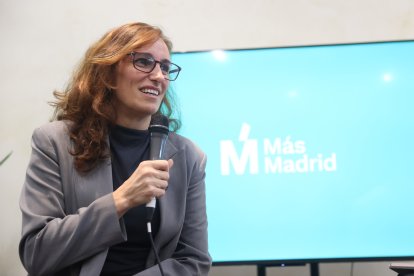 La ministra de Sanidad, Mónica García, participa en el acto político.