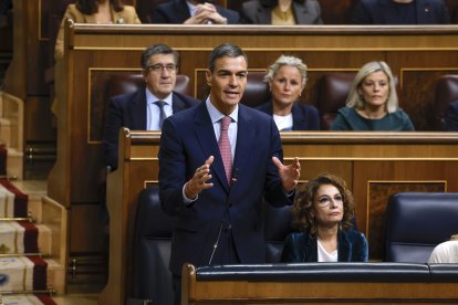El presidente del Gobierno Pedro Sánchez interviene durante la sesión de control en el Congreso, este martes.