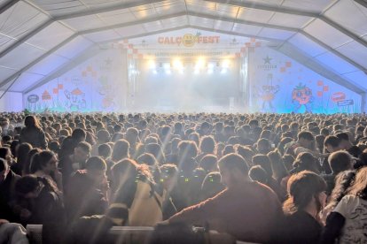 Els concerts es fan a l'interior d'una gran carpa de 5.000 metres quadrats.