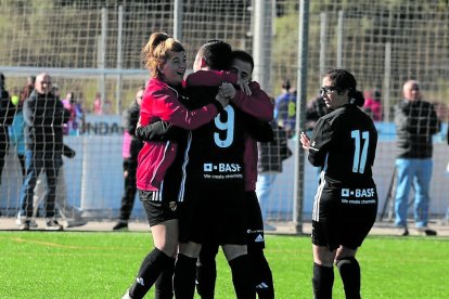 Los jugadores del Nàstic celebran un gol.