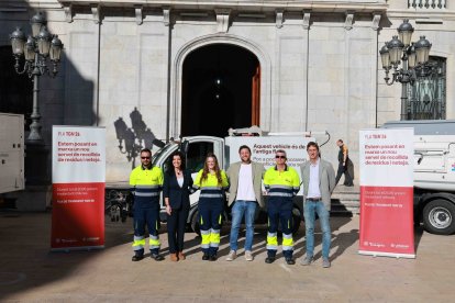 Momento de la presentación del nuevo contrato de limpieza y recogida de residuos en Tarragona.
