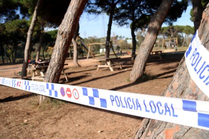 Una zona de pícnic precintada.