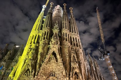 La torre de Sant Bernabé de la Sagrada Família, en motiu del centenari de la seva finalització.