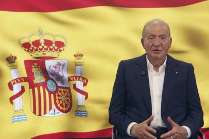 El Juan Carlos I ha difundido este lunes un vídeo en el que se dirige a los jóvenes para pedirles que apoyen a su hijo, el rey Felipe VI.