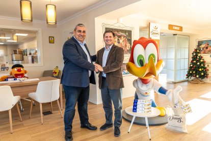 Ángel Velasco y Josep Andreu, presidente de Torrons Vicens y de la Fundació PortAventura respectivamente.