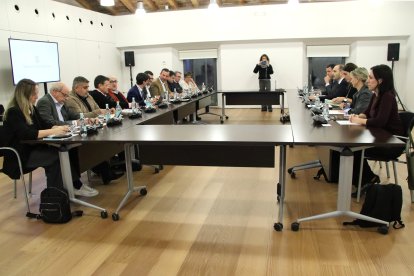 Reunión entre el Govern de la Generalitat y representantes del sector porcino en el Palau de la Generalitat.