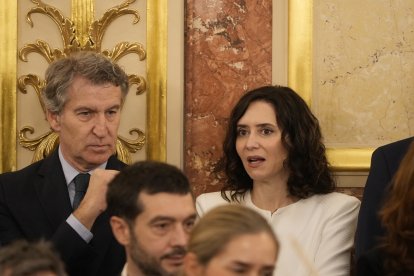 El presidente del PP, Alberto Núñez Feijóo, y la presidenta de la Comunidad de Madrid, Isabel Díaz Ayuso, en el acto de celebración de la Constitución española.
