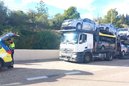 Uno de los camiones circuló más de 40 kilómetros de forma temeraria en sentido sur. El conductor dio positivo penal en alcohol.