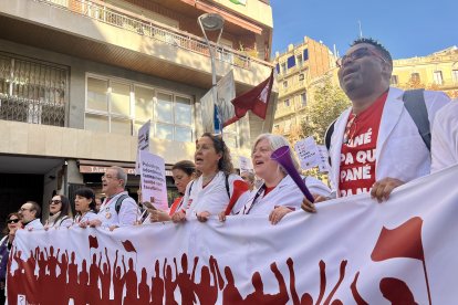 Médicos se manifiestan en Barcelona en la segunda jornada de huelga
