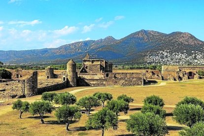 Paisaje en Roses, en el Alt Empordà, una de las mejores comarcas de Catalunya para instalar aerogeneradores y energía fotovoltaica.