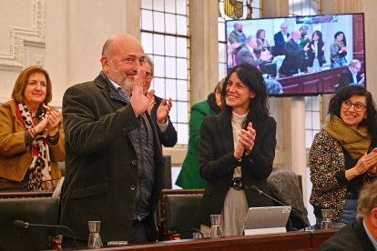 Sebastià Domènech, durant el seu discurs de comiat, amb la companya Sílvia Virgili al costat.