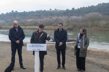 Visita de Salvador Illa al punt de captació, al riu Ebre.
