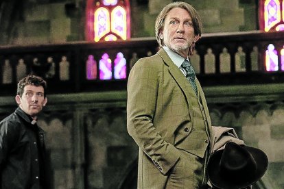 Josh O’Connor y Daniel Craig en la nueva entrega de “Puñales por la espalda”,
Daniel Craig es Benoit Blanc.