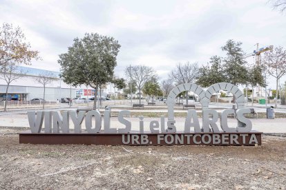 El letrero, que se colocó el 30 de diciembre, está en el límite entre ambos términos municipales, donde empieza Vinyols i els Arcs.