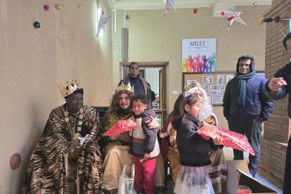 La entrega de regalos realizada esta tarde en Tarragona.