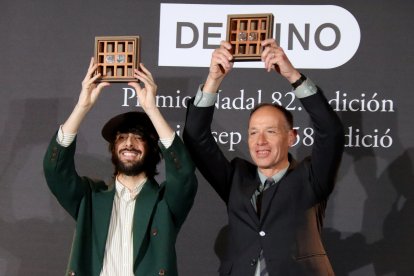 Francesc Torralba y David Uclés, tras recoger los premios Pla y Nadal