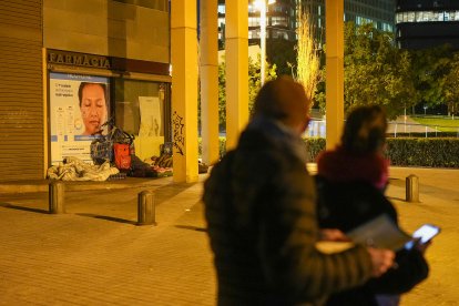 Voluntarios de la Fundació Arrels, durante el recuento de personas sin techo en Barcelona, el pasado 4 de diciembre